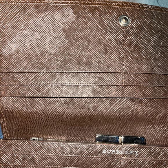 BURBERRY - GUC - KISSLOCK LONG WALLET - Picture 16 of 16
